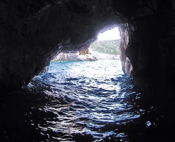 Купание в Голубой пещере